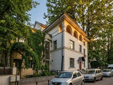 Locuință unifamilială – consolidare, supraetajare și remodelare / Paris 54, București